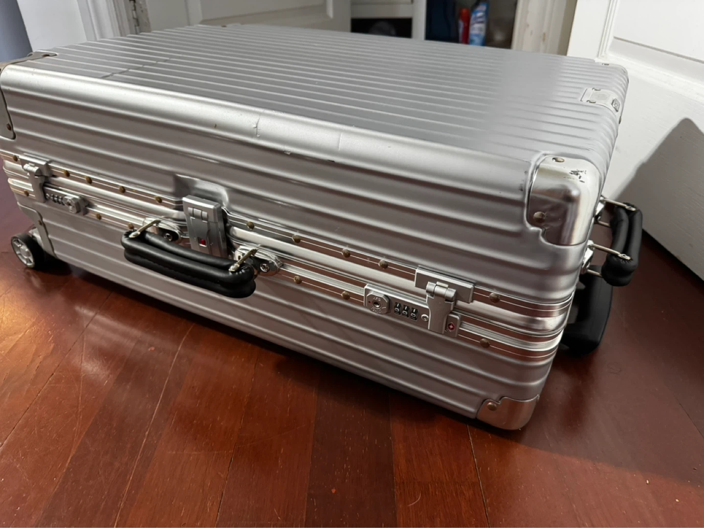 Rimowa-style luggage - photo 2