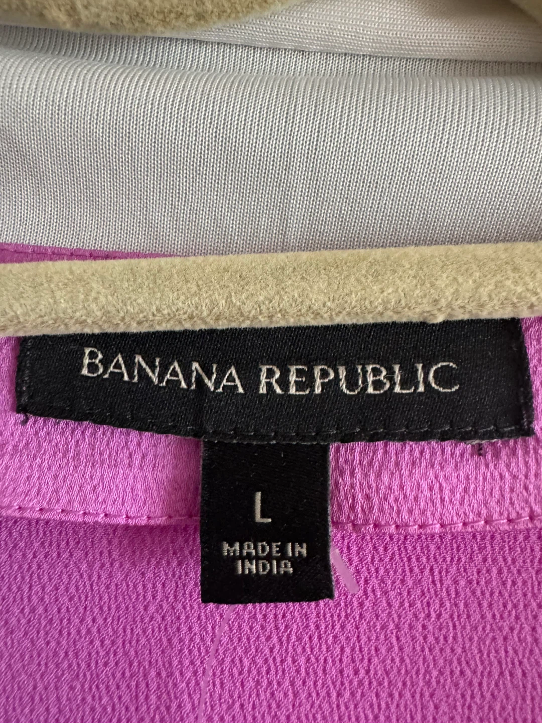 Banana Republic Women’s v-neck shirt. Size L. New w/ tags. - photo 3
