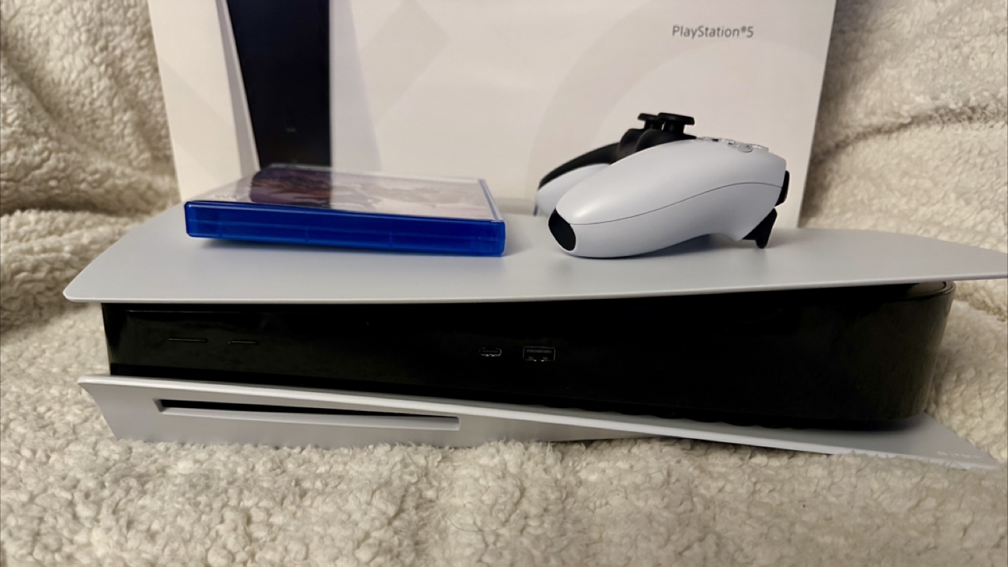 PS5 Disc Edition Console w/ one game - photo 3
