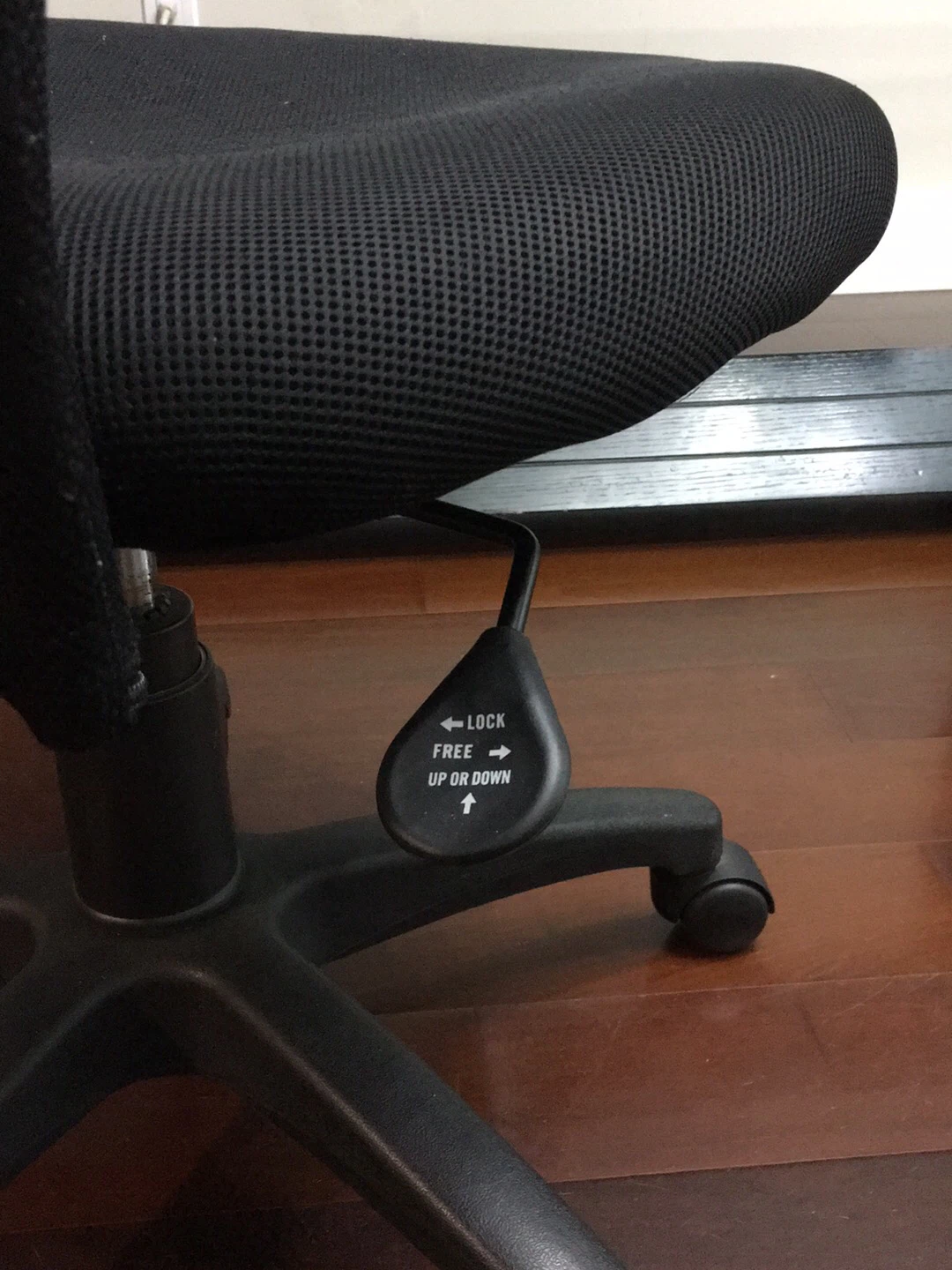 Black Mesh Office Chair - photo 3