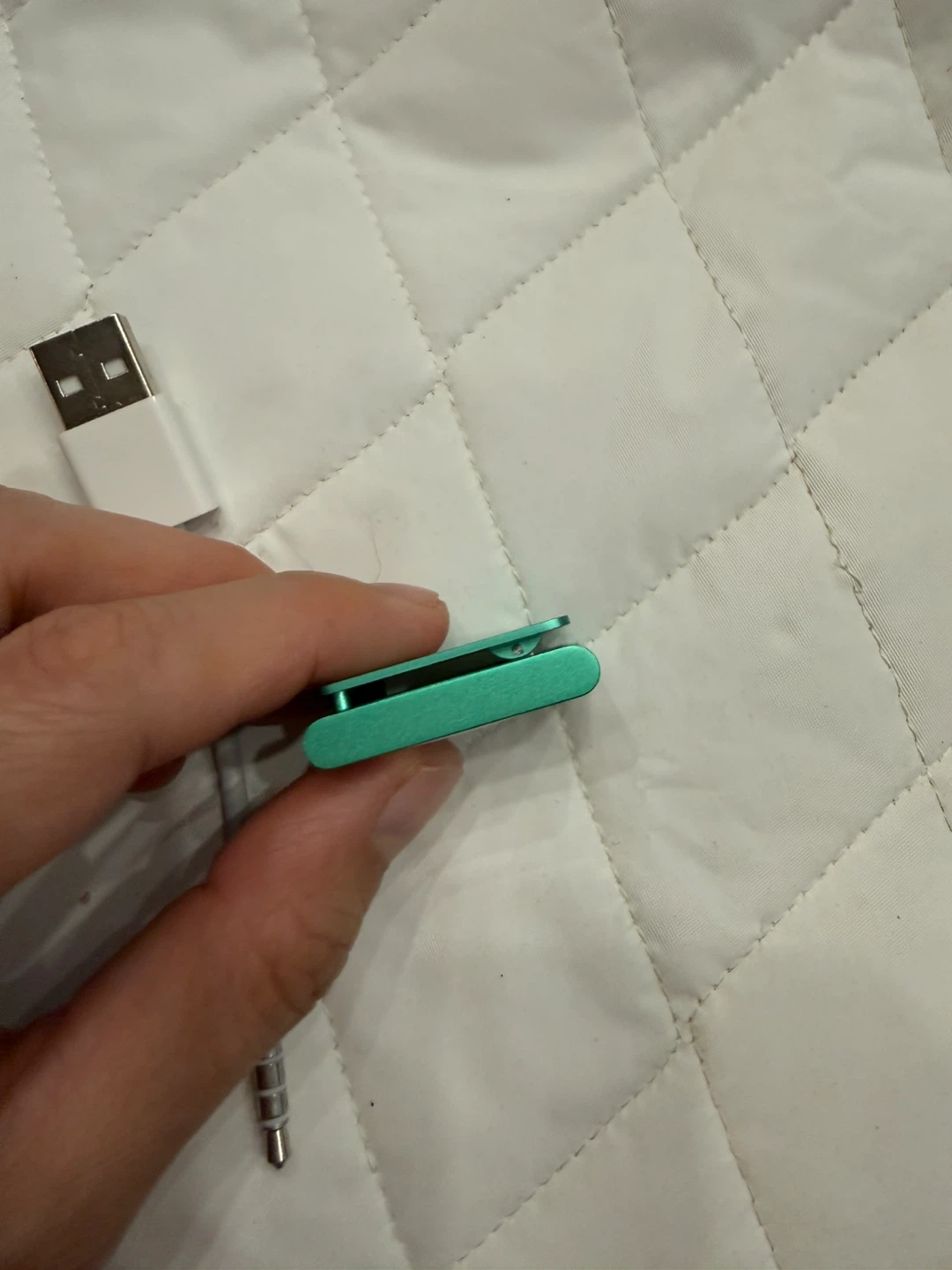 Apple iPod Shuffle (4th Gen) Green - photo 3