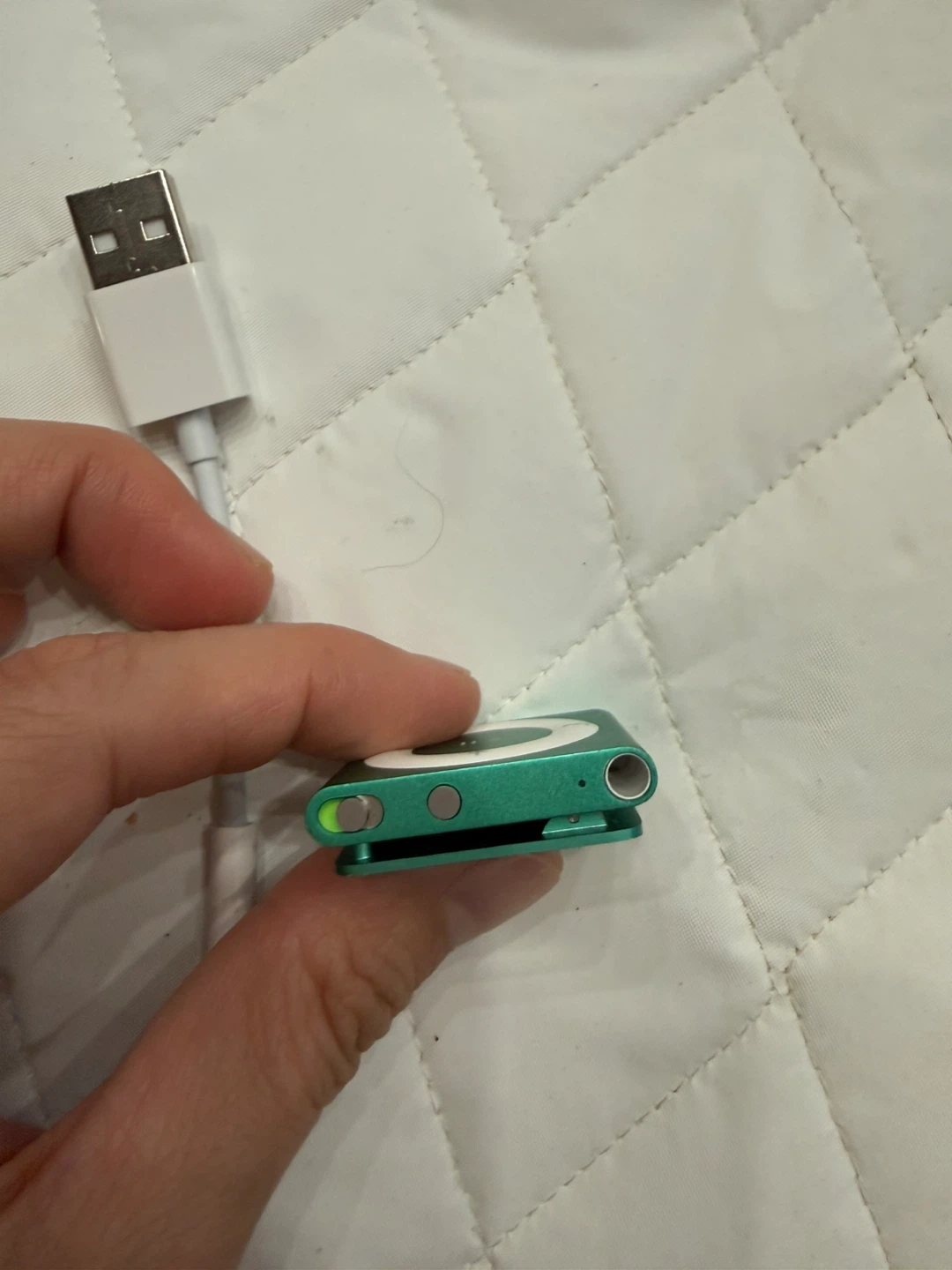 Apple iPod Shuffle (4th Gen) Green - photo 4