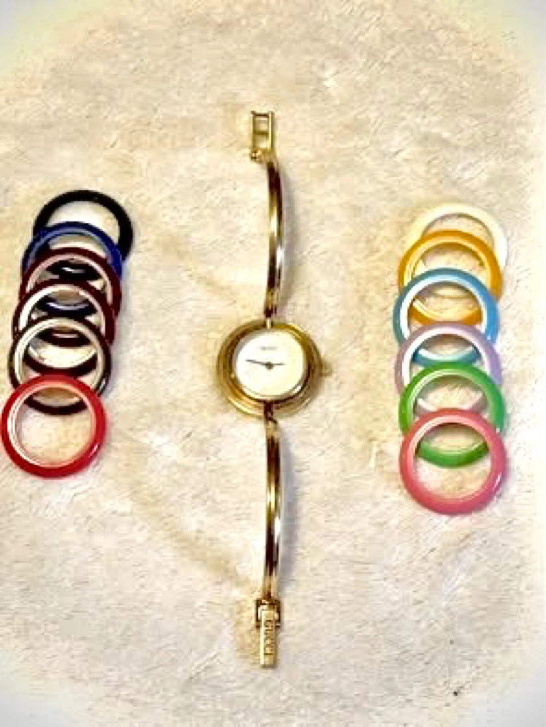 VINTAGE GUCCI WATCH,  12 Interchangeable Bezels With NEW BATTERY - photo 2