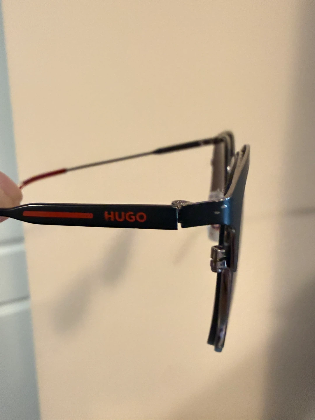 HUGO Sunglasses with Case and Cleaning Cloth - photo 3
