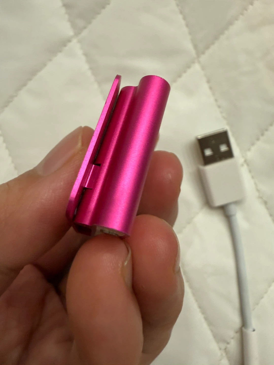 Pink Apple iPod Shuffle (2nd Gen) with USB Cable - photo 5