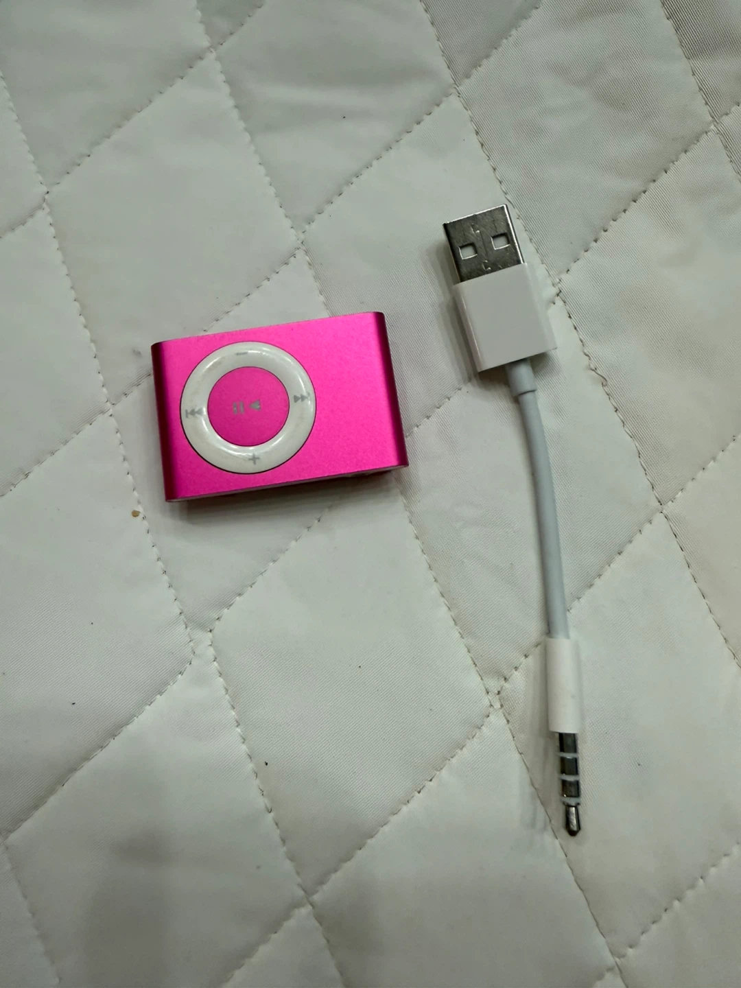 Pink Apple iPod Shuffle (2nd Gen) with USB Cable