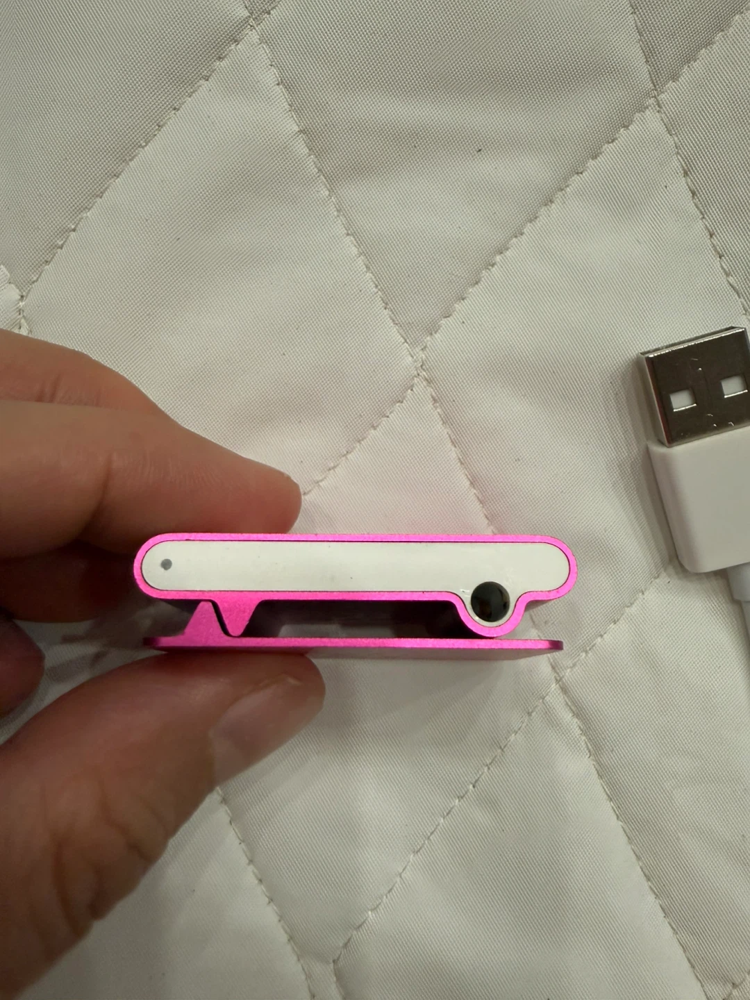 Pink Apple iPod Shuffle (2nd Gen) with USB Cable - photo 3