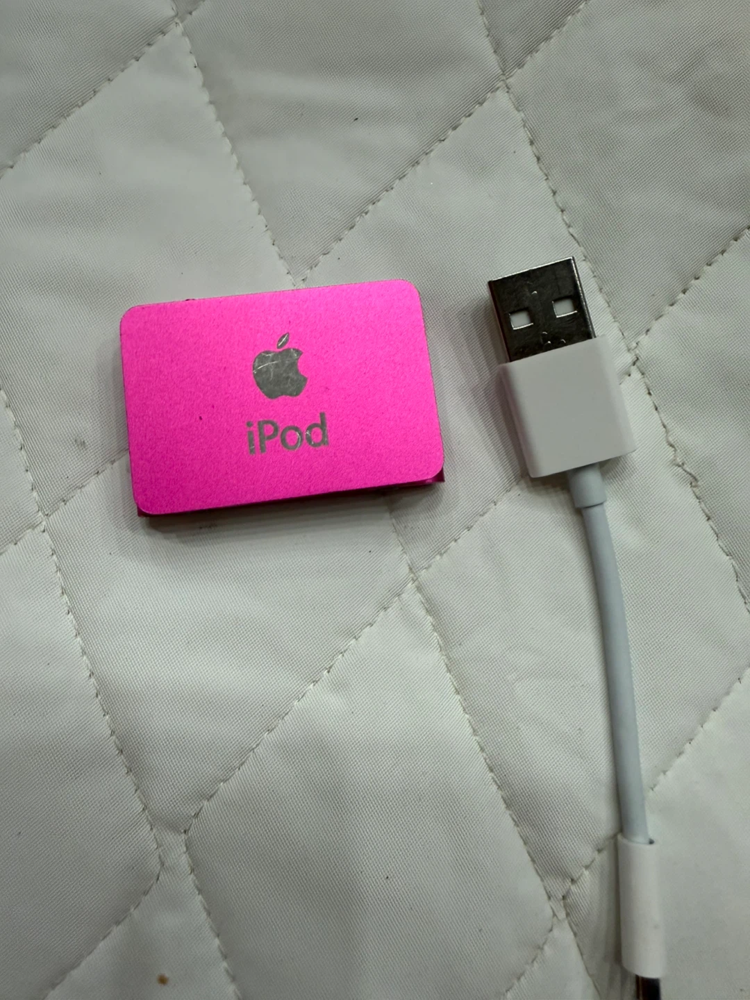Pink Apple iPod Shuffle (2nd Gen) with USB Cable - photo 2