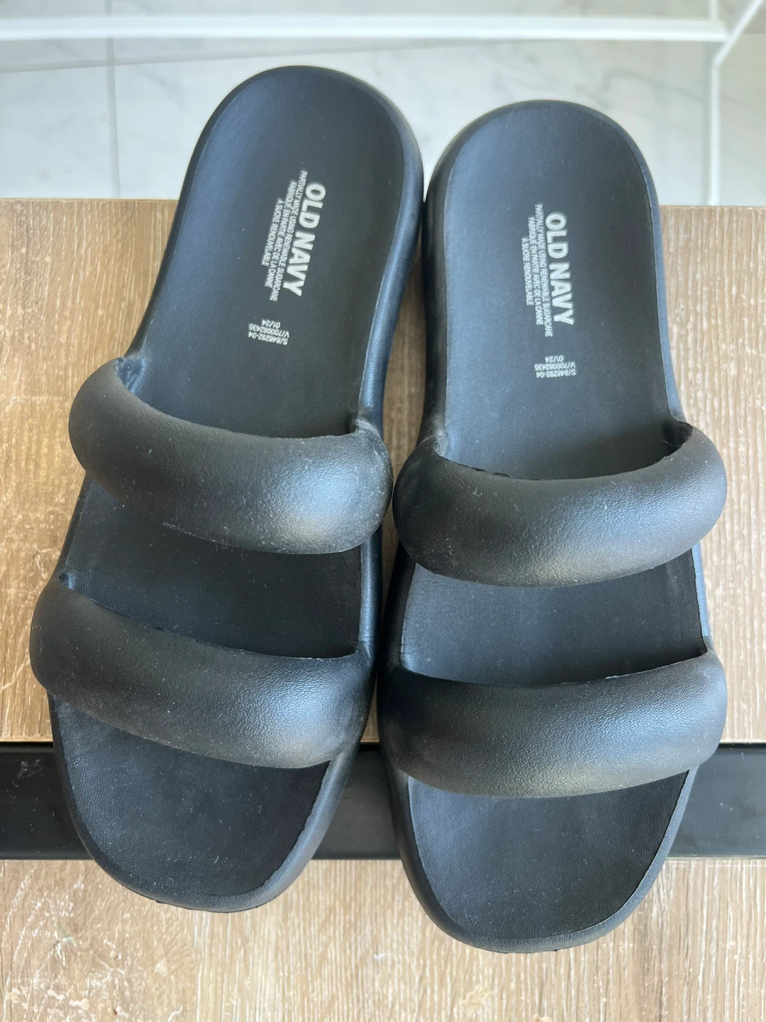 Old Navy Black Double-Strap Puff Slide Sandals, size 8