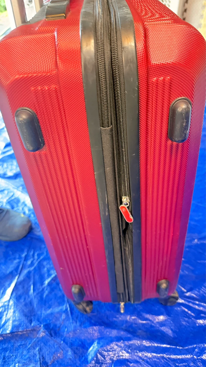 Red Wenger Suitcase - photo 5