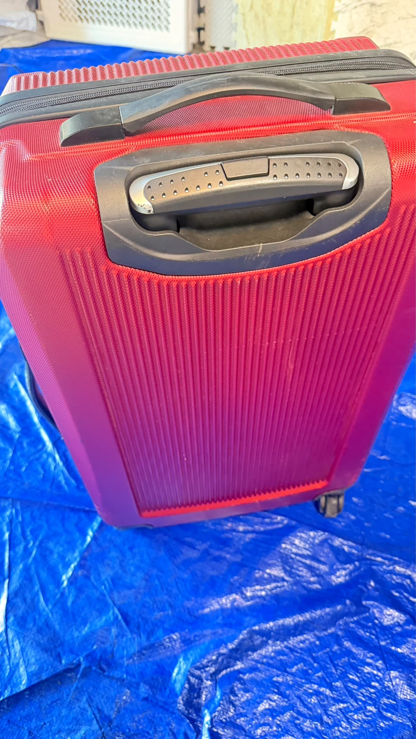 Red Wenger Suitcase - photo 3