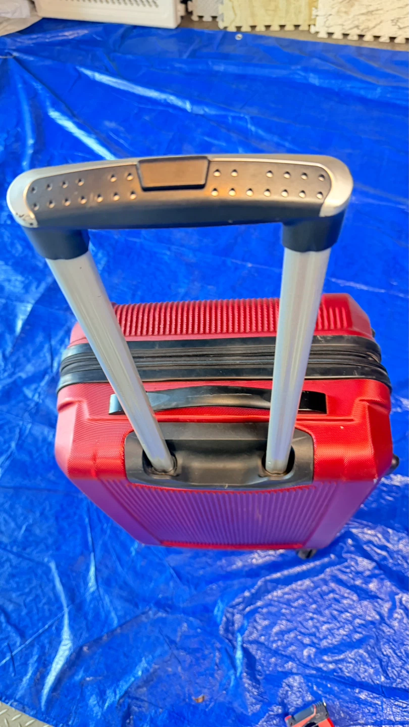 Red Wenger Suitcase - photo 4