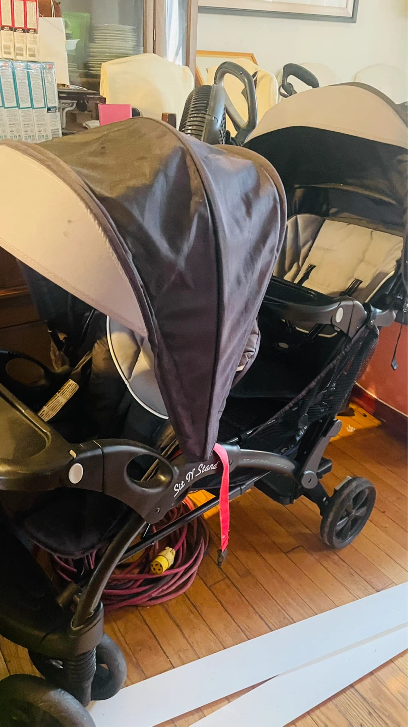 Double stroller by Baby Trend. Front seat belt is not original