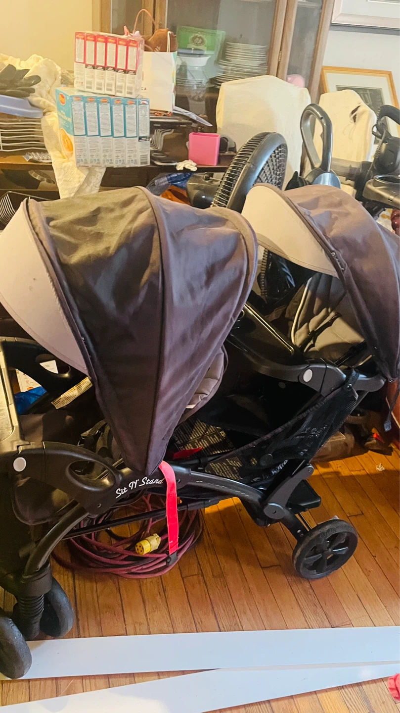 Double stroller by Baby Trend. Front seat belt is not original - photo 2