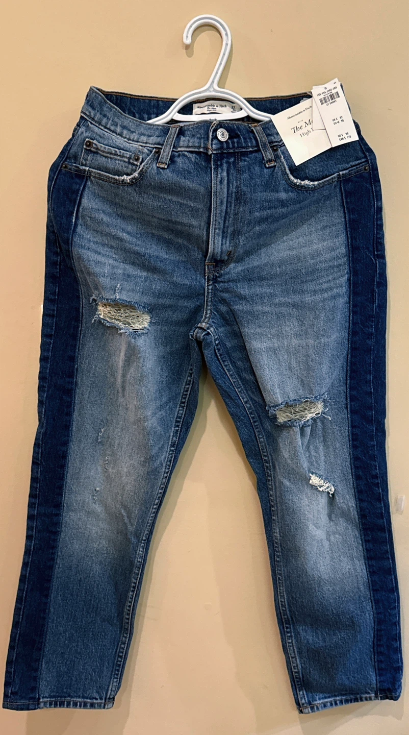 Abercrombie & Fitch High Rise Mom Jeans - Size 8