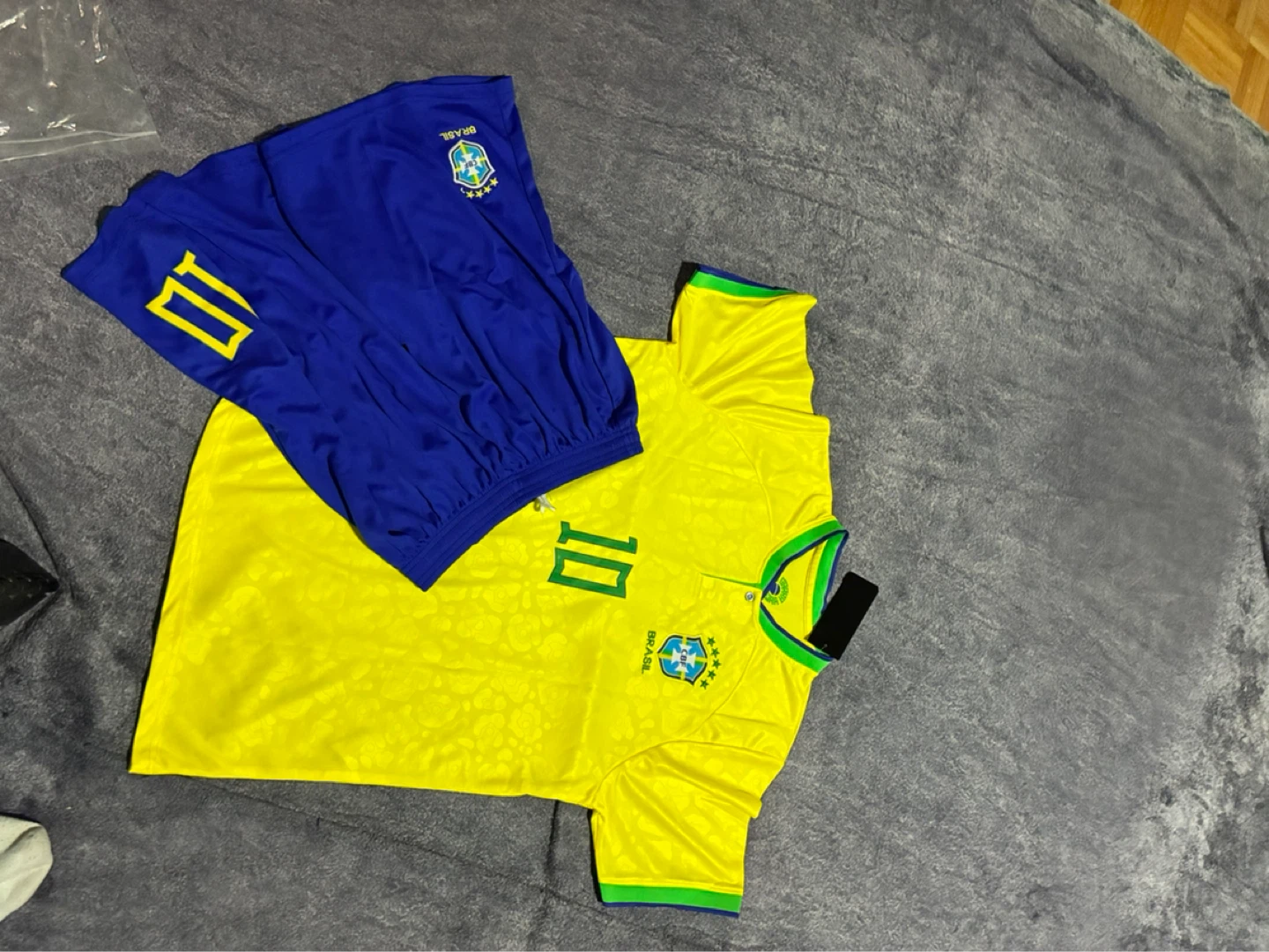 Brazil Neymar Jr. 10 Soccer Jersey and Shorts Set