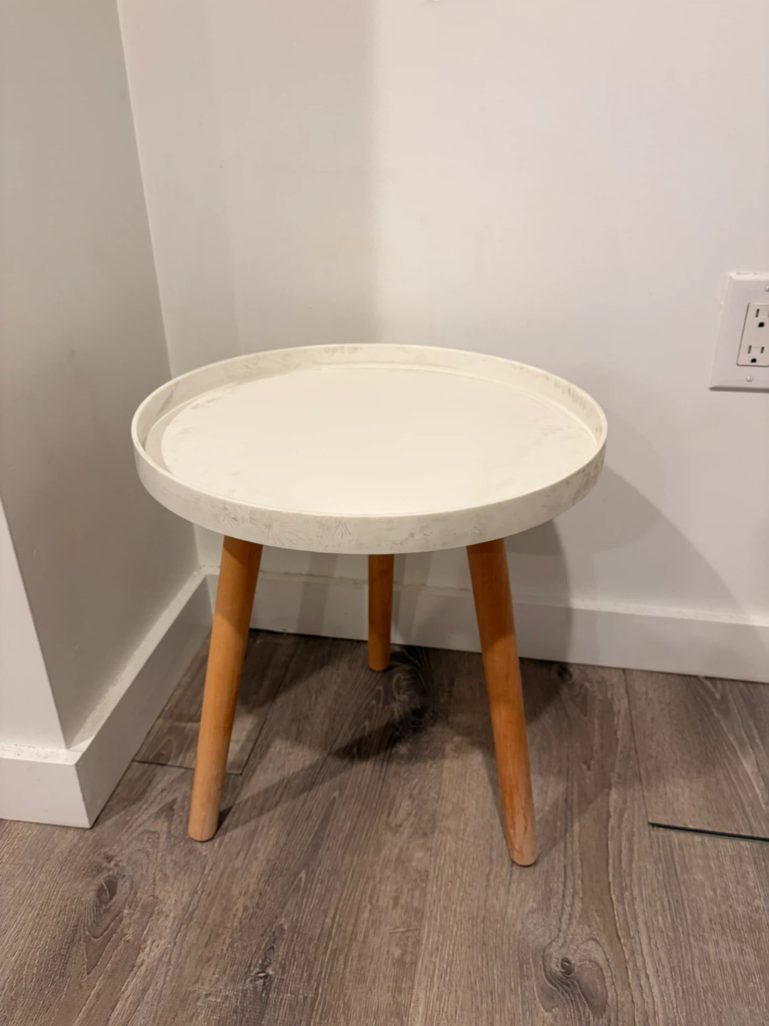 Round Accent Table with Wooden Legs
