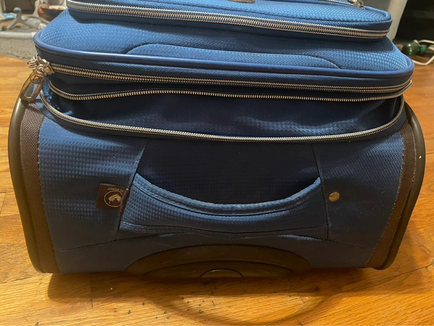 REVO Royal Blue Carry-On Spinner Suitcase - Great Condition - photo 5