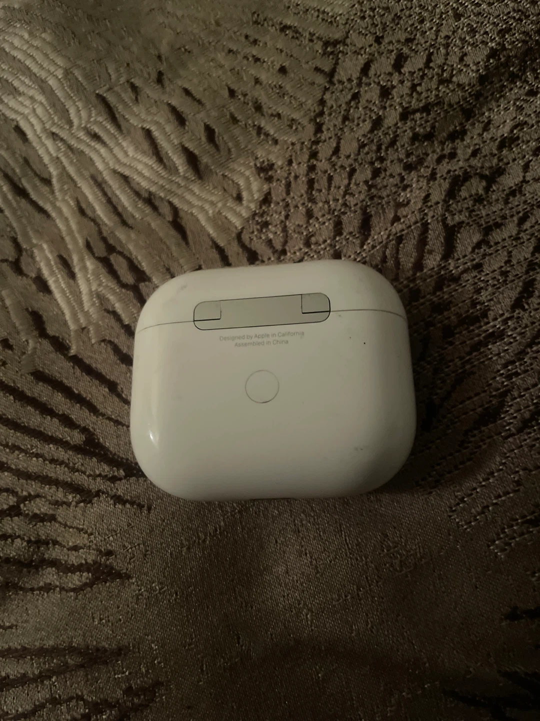 Apple AirPods Pro Charging Case, comes with one left airpod - photo 2