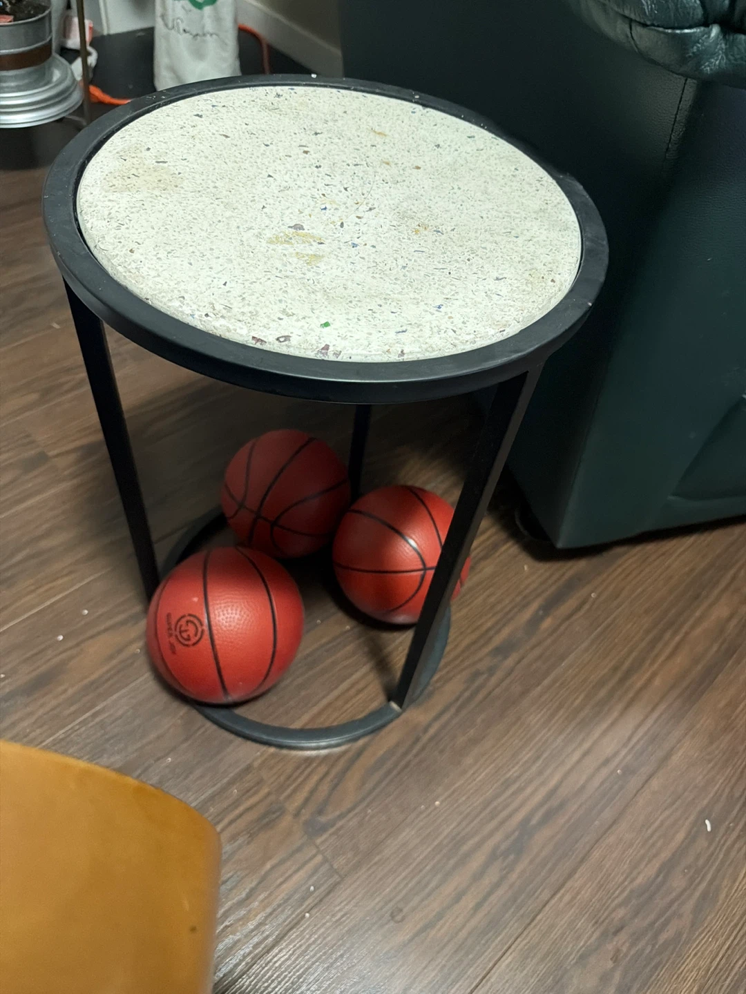 Round plant Table with Speckled Top