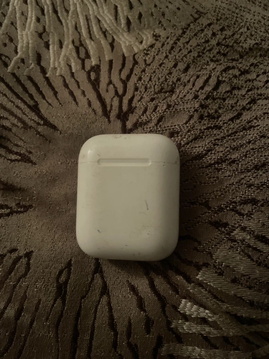 Apple AirPods Charging Case, comes with one right airpod