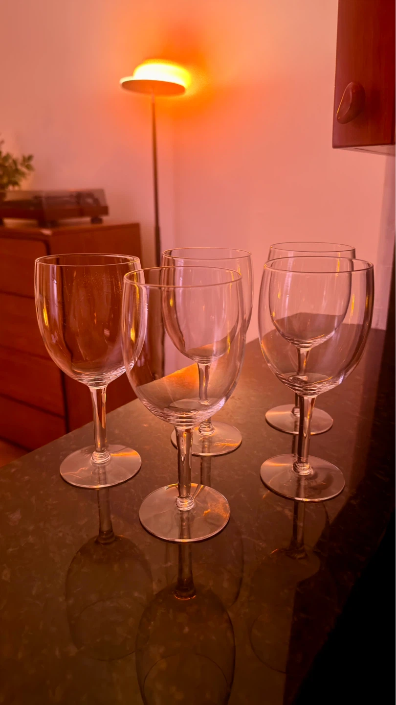 Set of 5 Clear Glass Wine Glasses