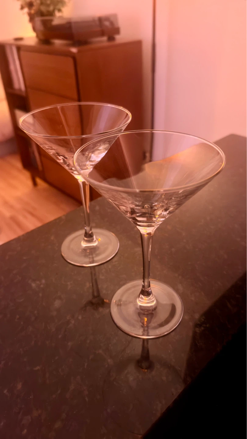 Set of 2 Martini Glasses – Modern Cocktail Glasses - photo 2