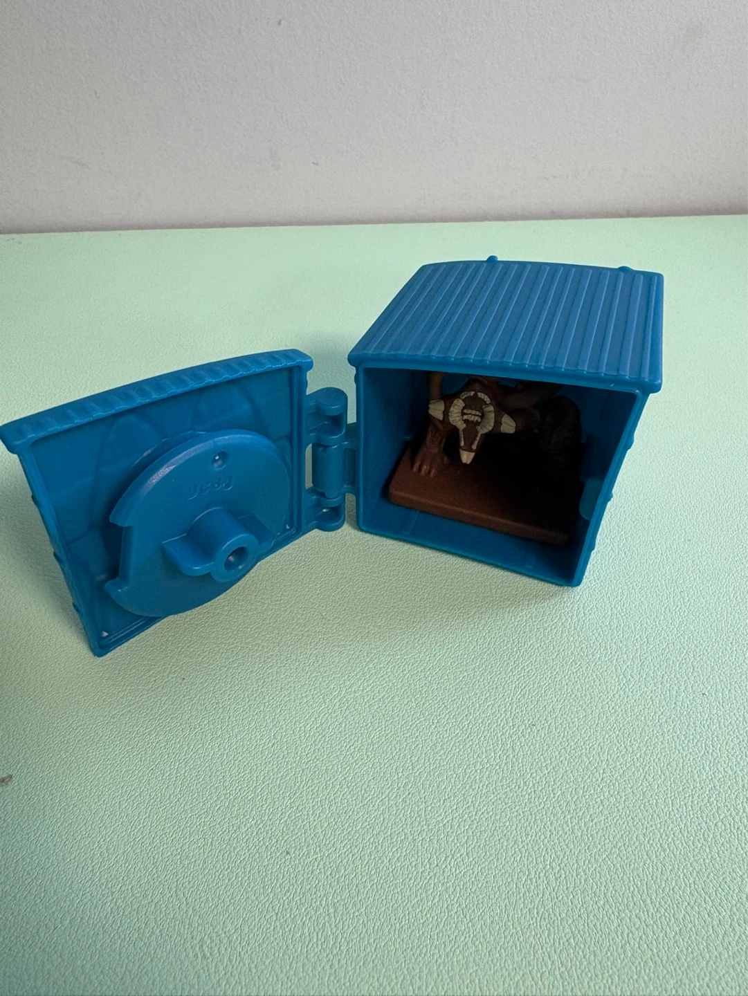 McDonald’s Netflix Stranger Things Creeping Vine Toy - photo 2