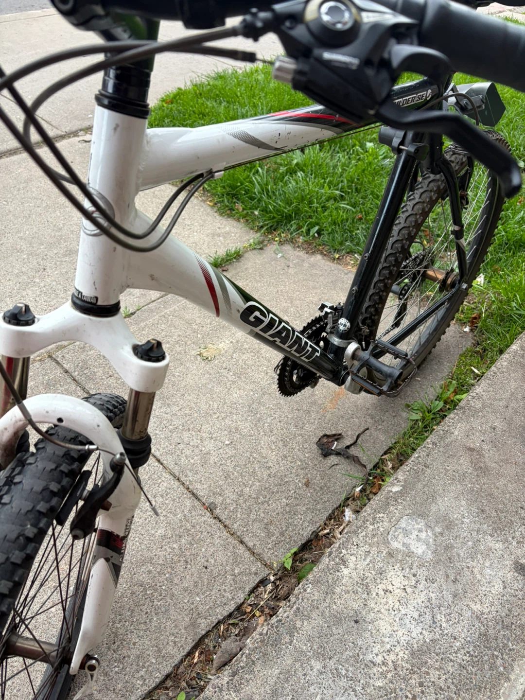 Giant Boulder SE Mountain Bike - photo 3
