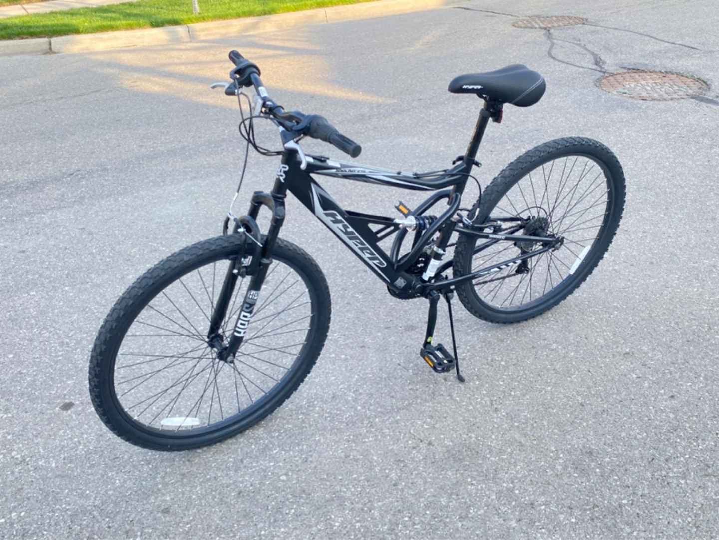 HYPER Full Suspension Mountain Bike