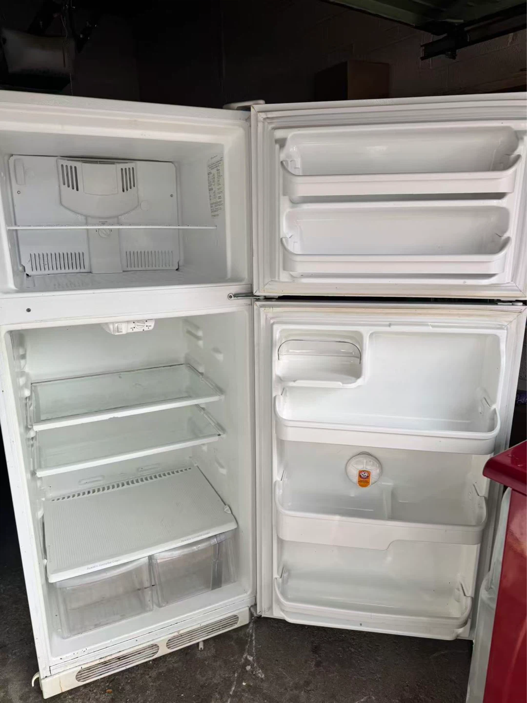 Good condition Frigidaire fridge $150 - photo 3