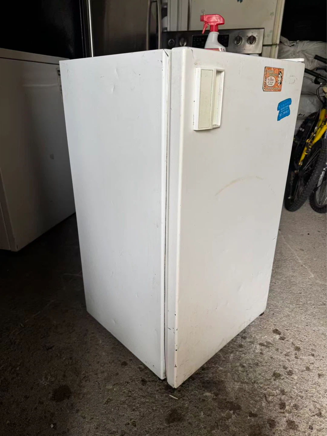 Good condition Sanyo mini fridge $70 - photo 2