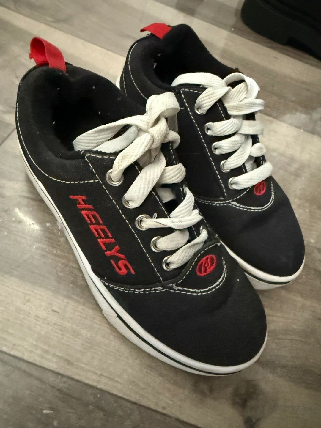 Heelys Kids Size 1 Roller Shoes Black Red