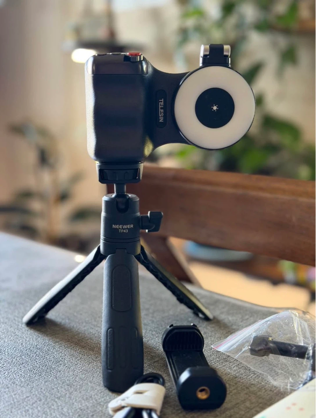 TELESIN Vlog Kit with Neewer Tripod and Ring Light - photo 2