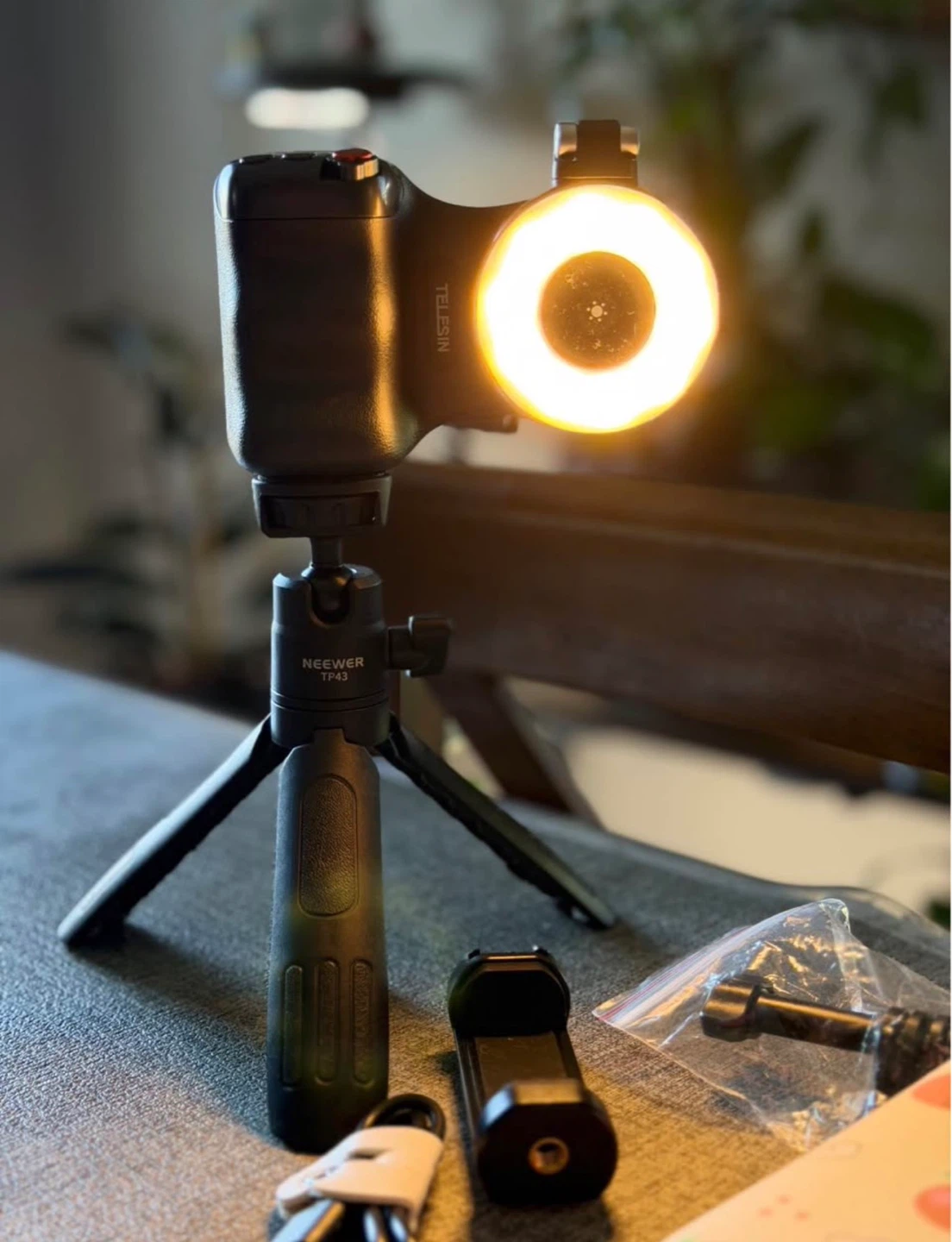 TELESIN Vlog Kit with Neewer Tripod and Ring Light - photo 4
