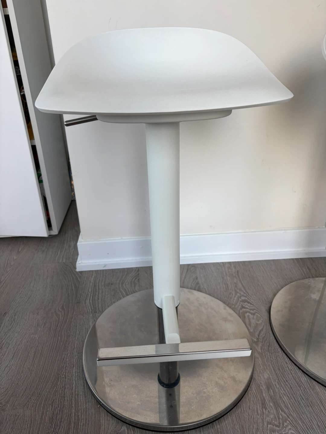 2 IKEA Janinge bar stools - photo 2