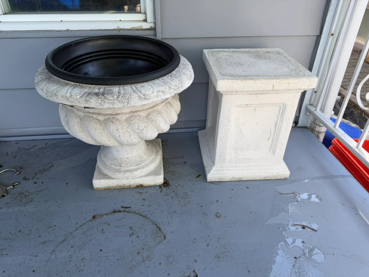 White Pedestal Planter Stand - photo 2