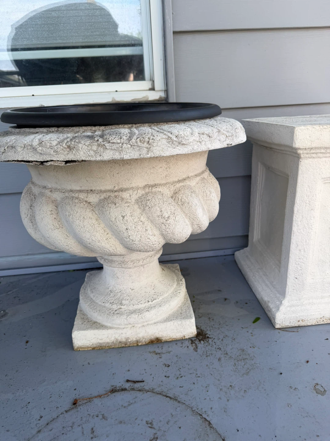 White Pedestal Planter Stand - photo 3