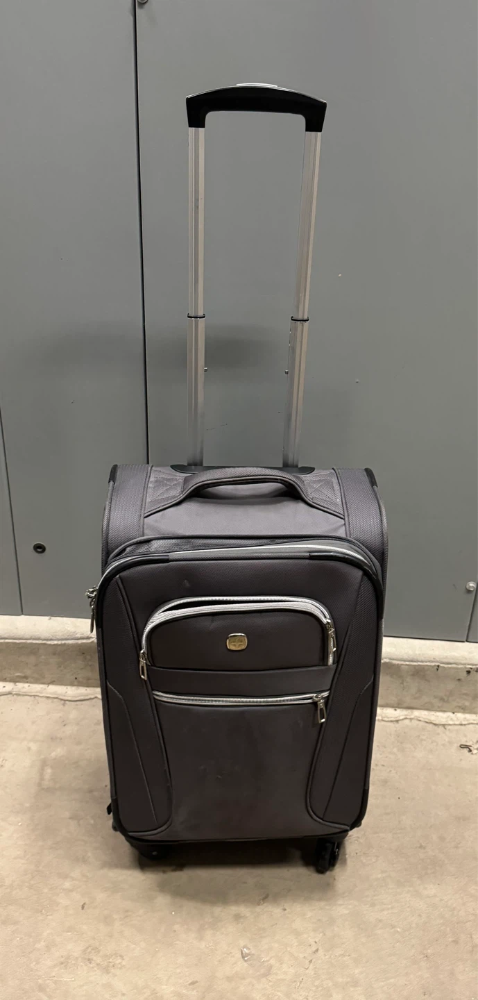 23” Swiss Gear Wheeled Luggage 13$cash - photo 4