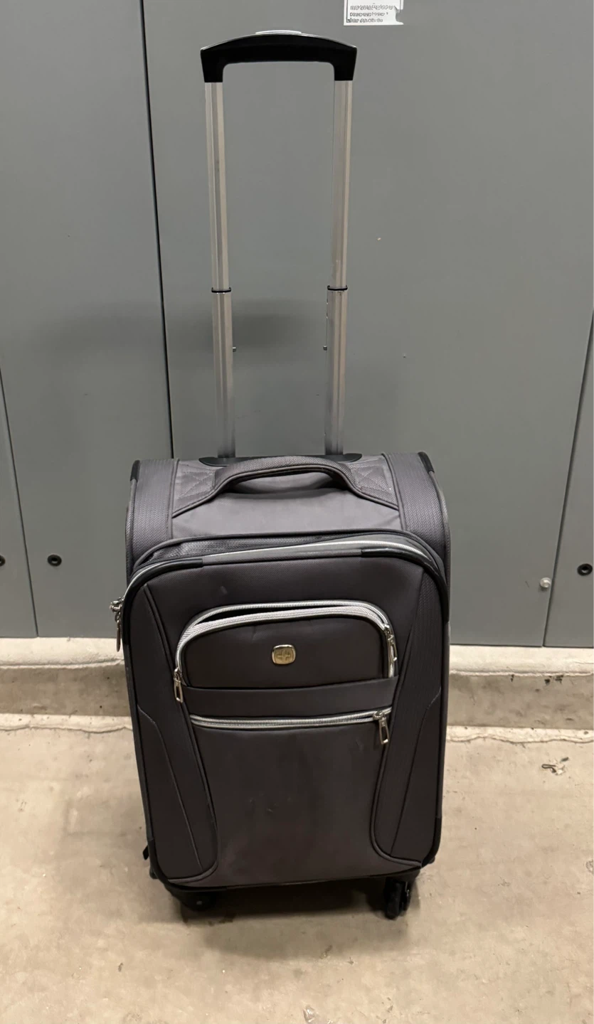 23” Swiss Gear Wheeled Luggage 13$cash - photo 2