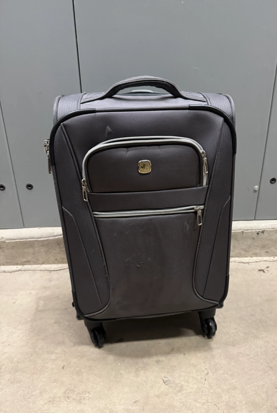 23” Swiss Gear Wheeled Luggage 13$cash - photo 5