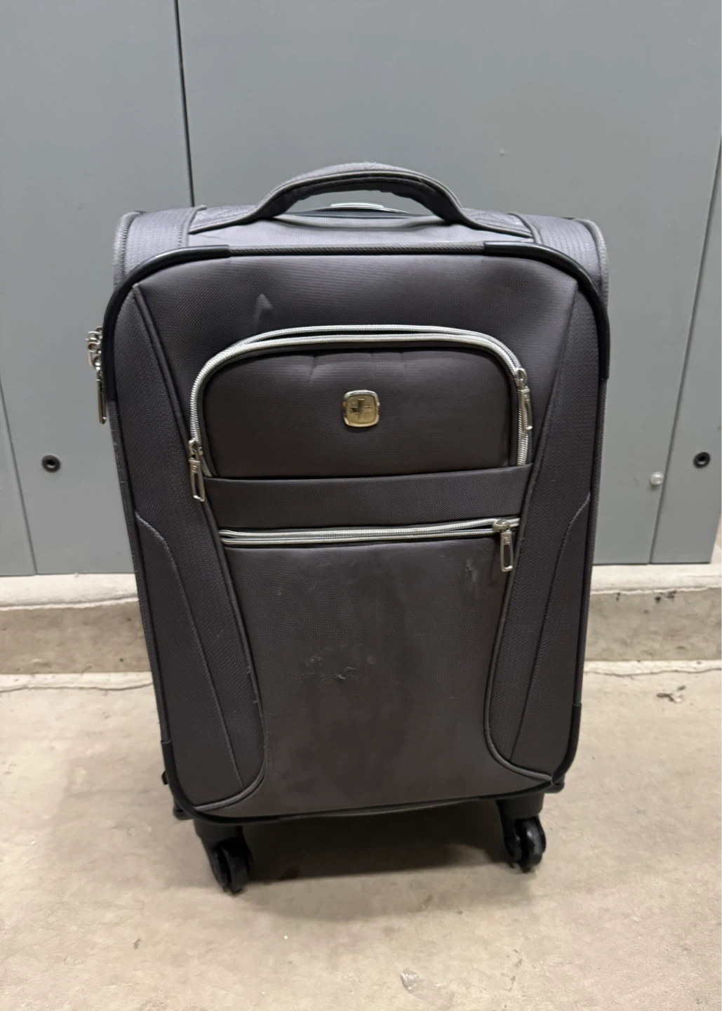 23” Swiss Gear Wheeled Luggage 13$cash - photo 3