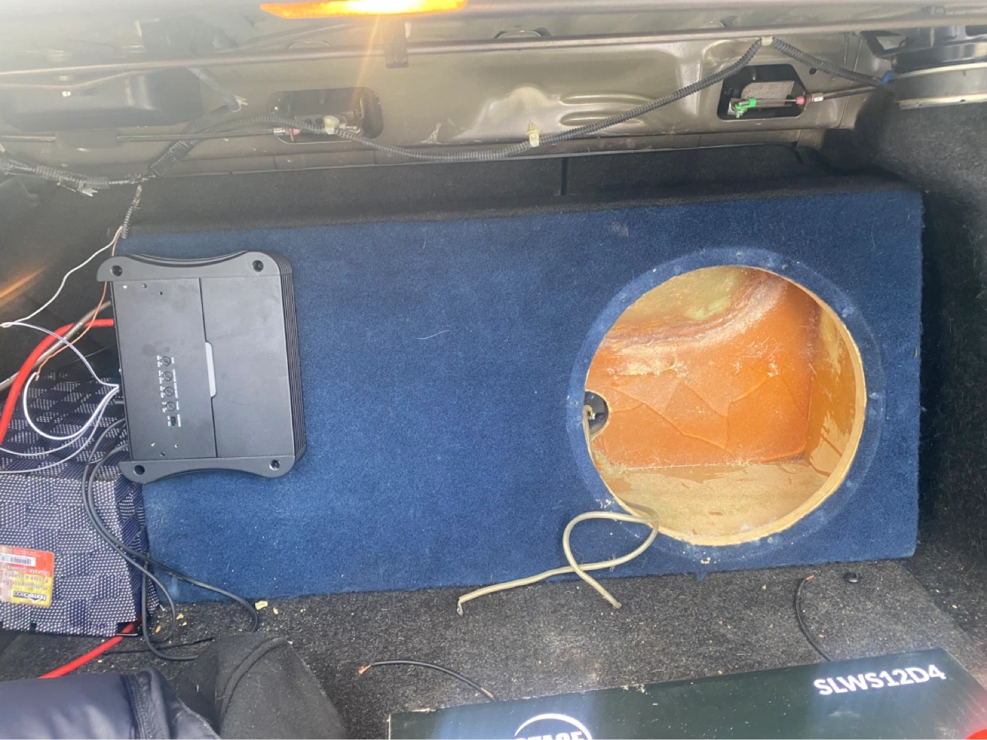 Brand new subwoofer, amp and aftermarket sub box - photo 2