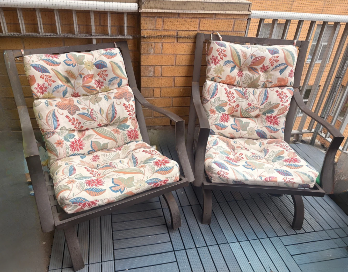 OUTDOOR PATIO SET: 3x Chairs + 1x Table + 3x Cushions - photo 3