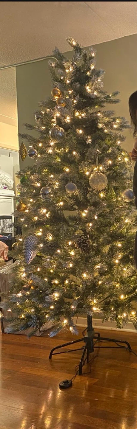 MUST GO: Very Large Christmas Tree - photo 2