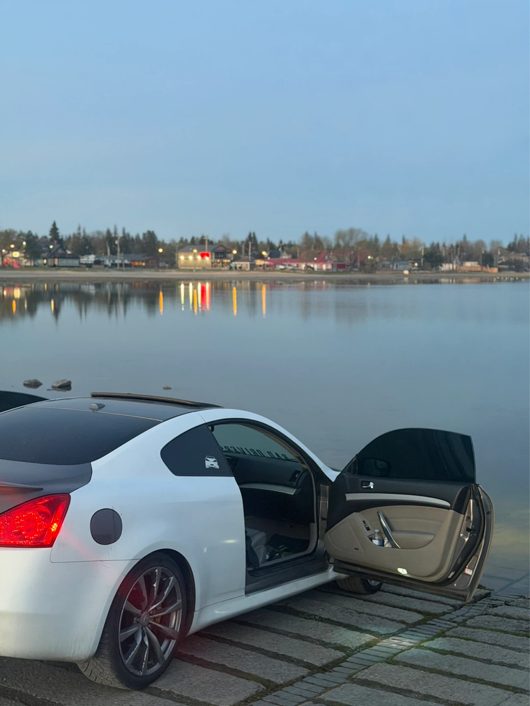 Infiniti G37s Coupe - photo 2