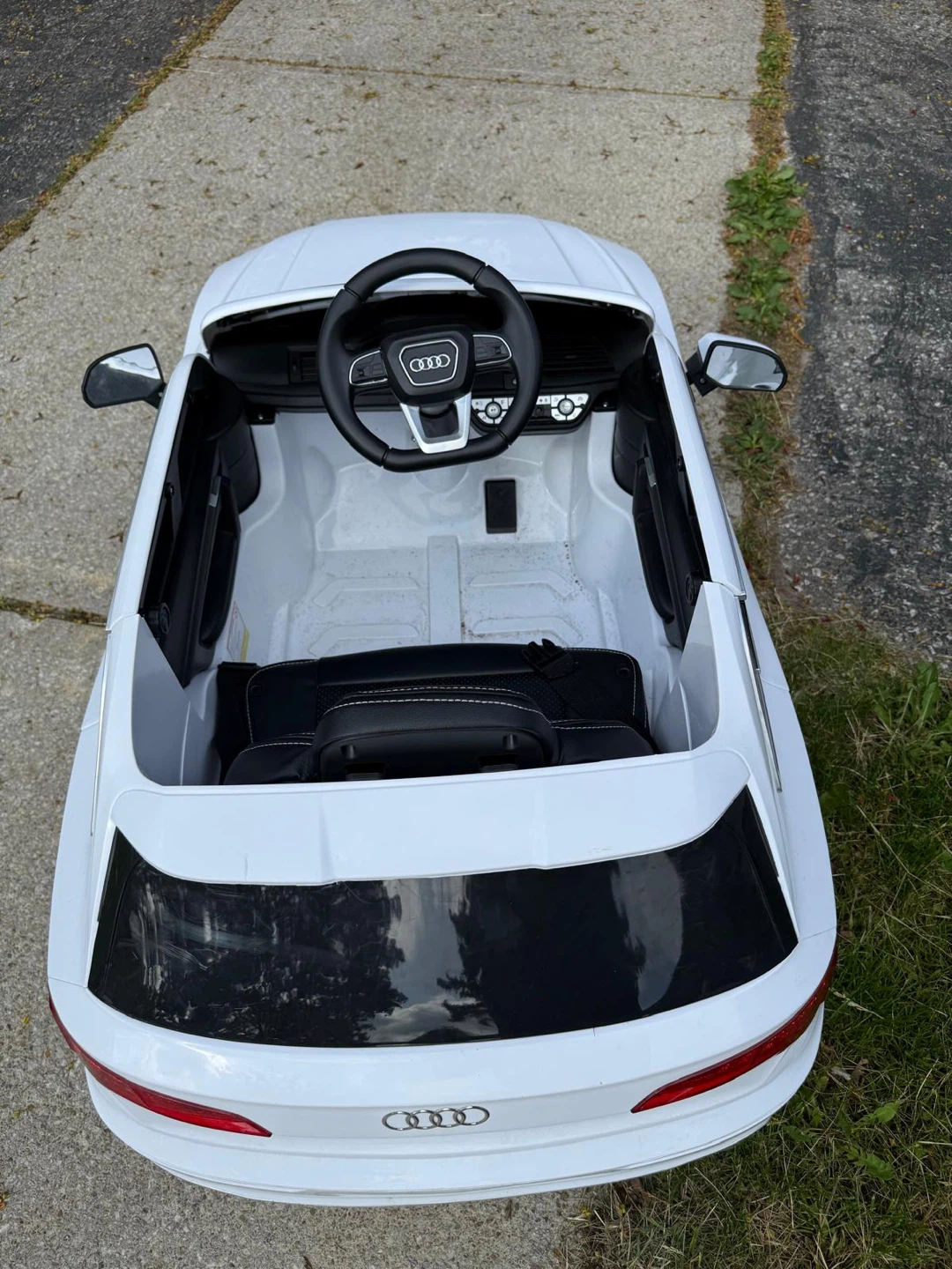 White Audi Q5 Ride-On Toy Car - photo 3