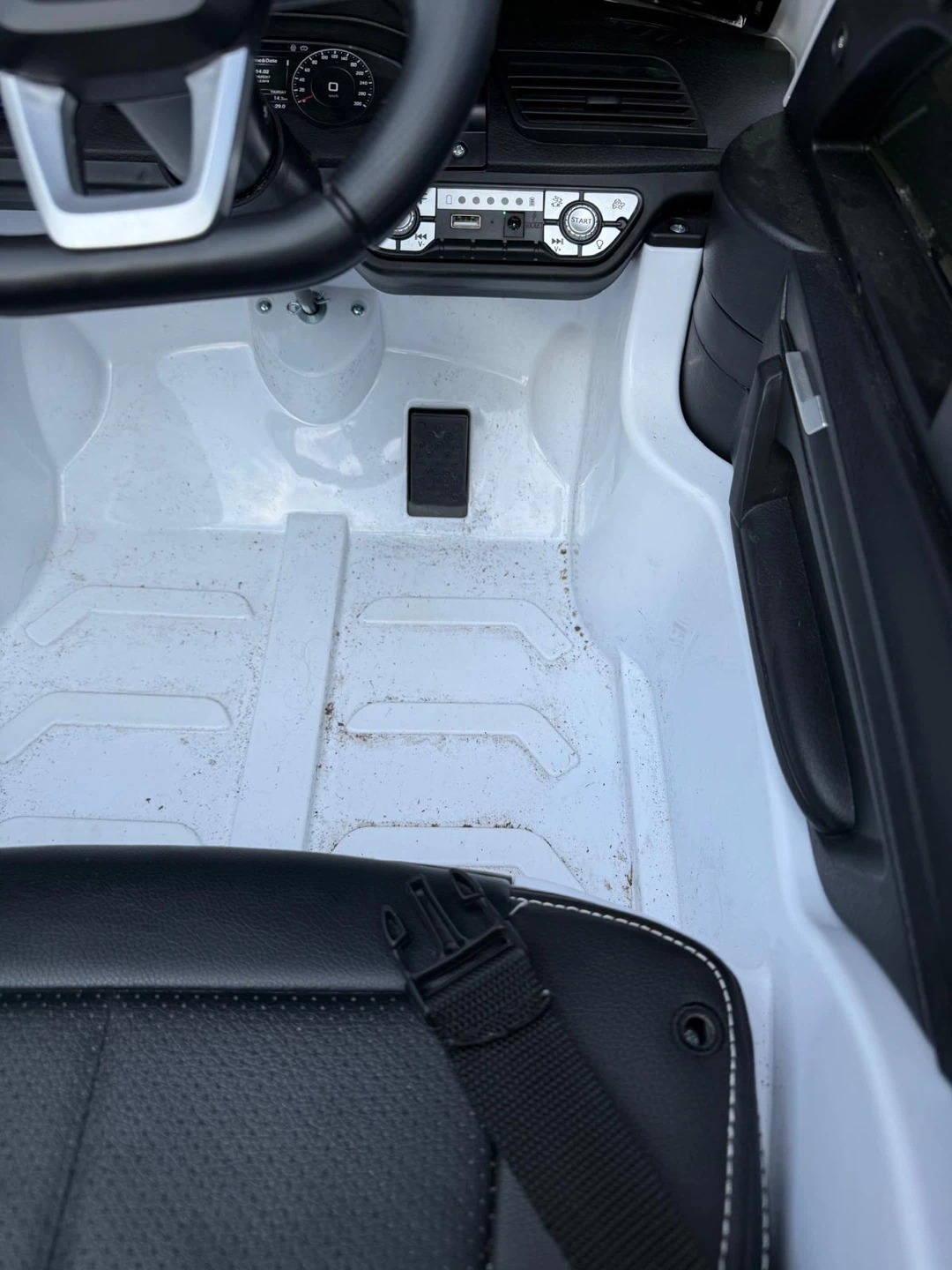 White Audi Q5 Ride-On Toy Car - photo 4