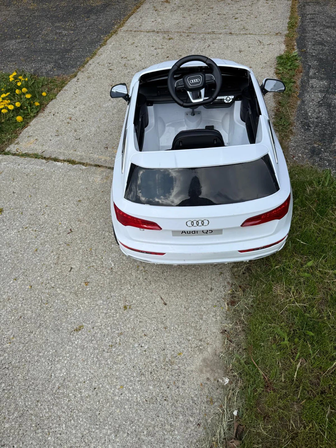 White Audi Q5 Ride-On Toy Car - photo 5