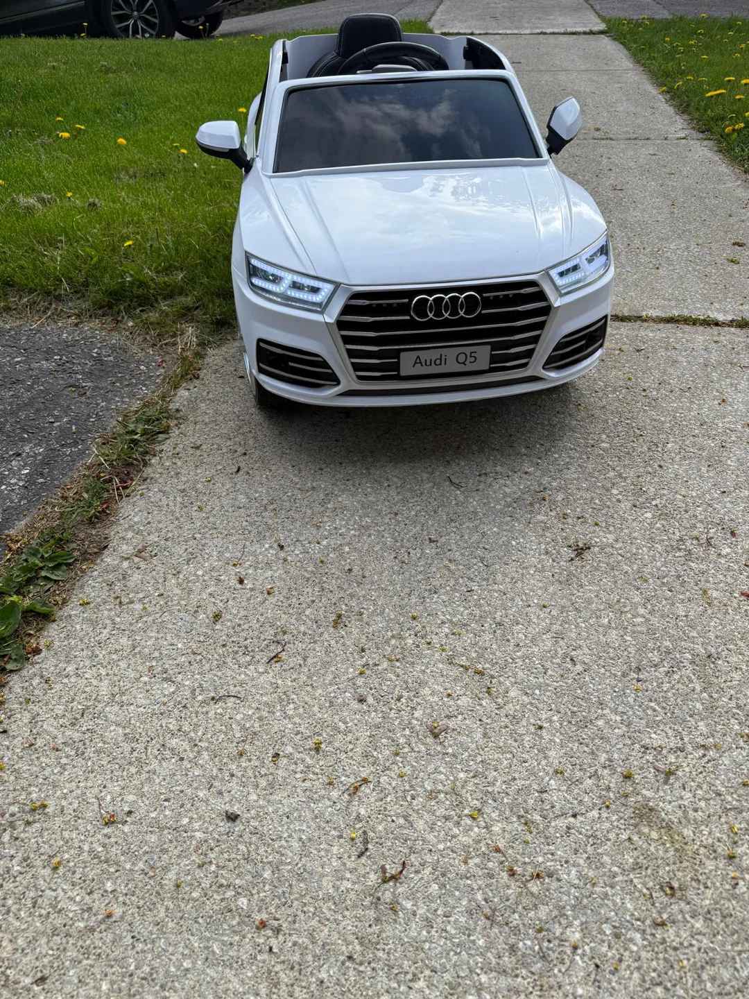 White Audi Q5 Ride-On Toy Car - photo 2